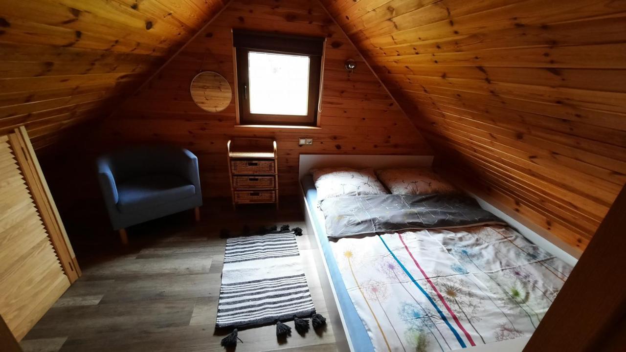 Nad Jeziorem Holiday home Gowidlino