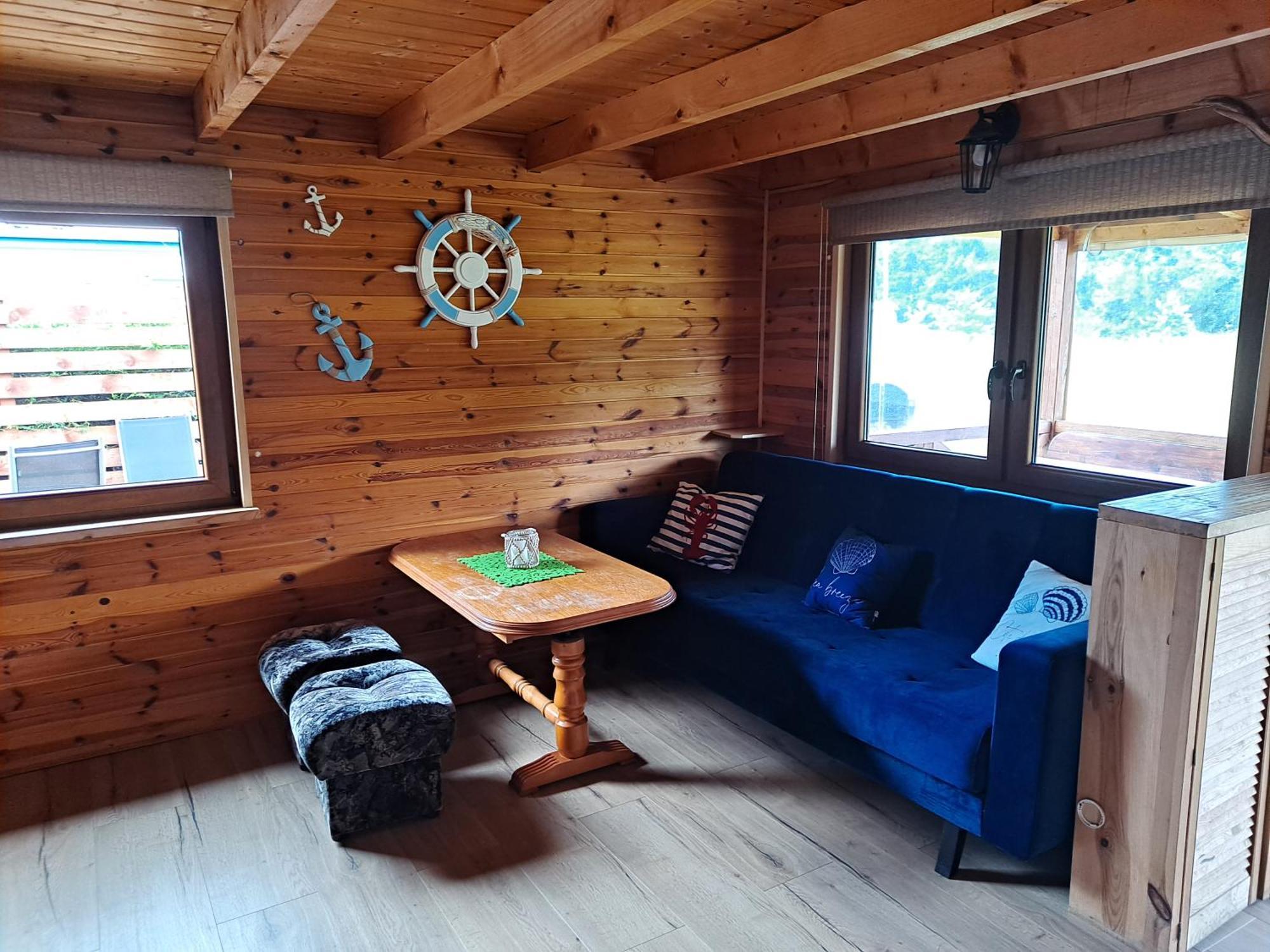 Nad Jeziorem Holiday home Gowidlino
